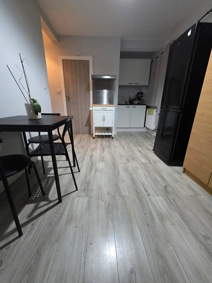 Flat Park Avenue North in Greater London