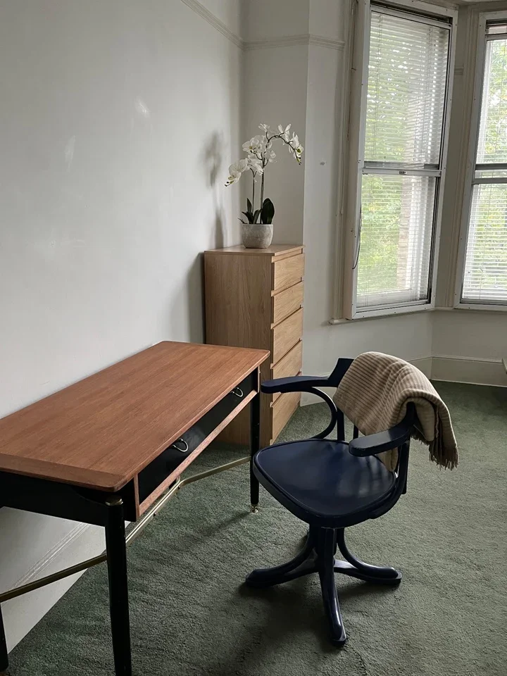 Room Tweedy Road in Greater London