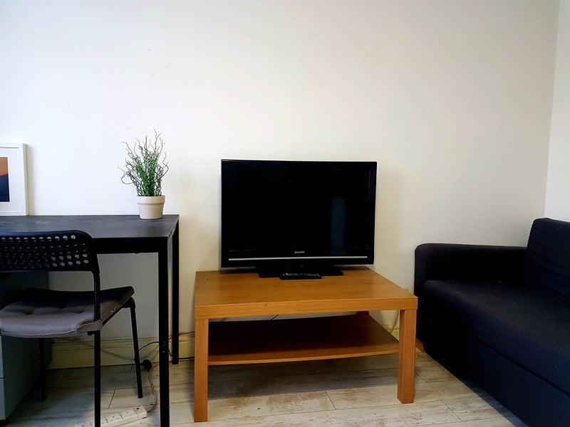 Room Burness Close in Greater London