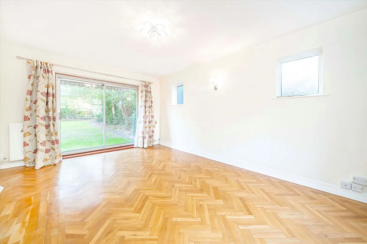 House Pinn Way in Greater London