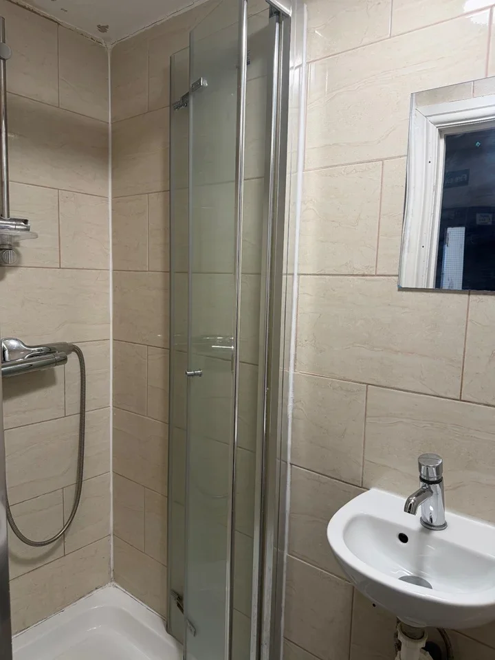 Room Grange Park Road in Greater London