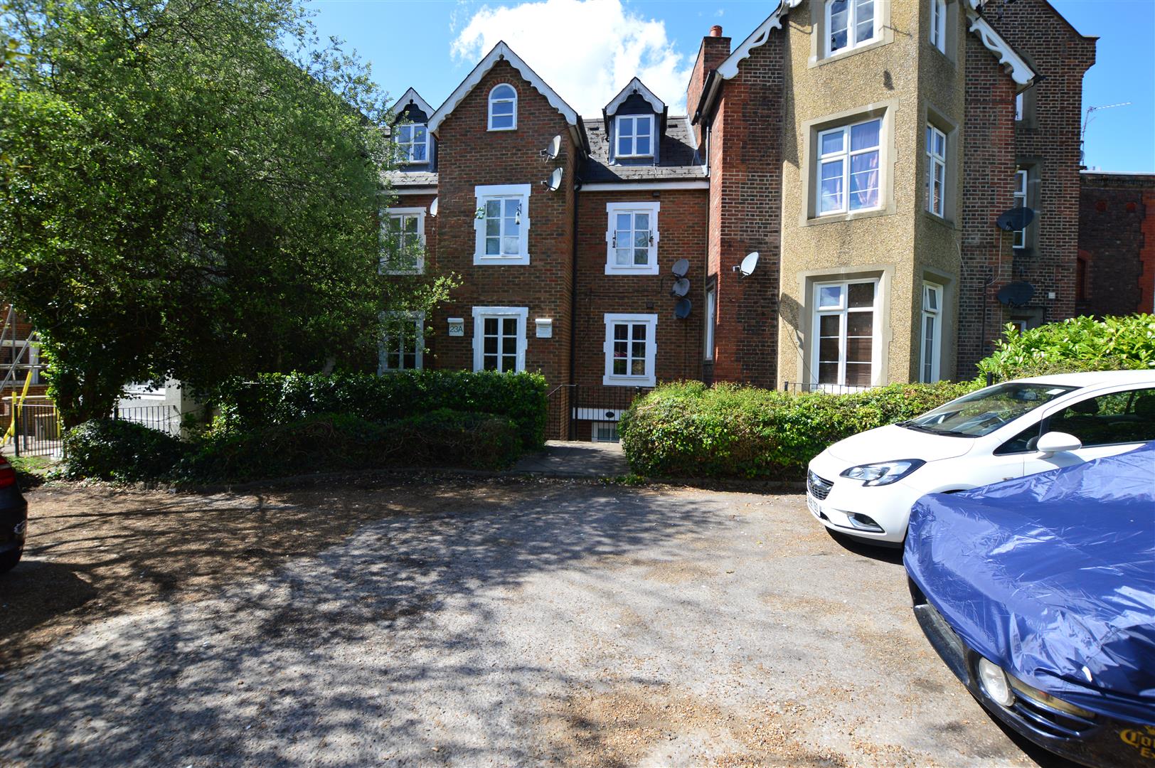 Flat Upton Park in Slough