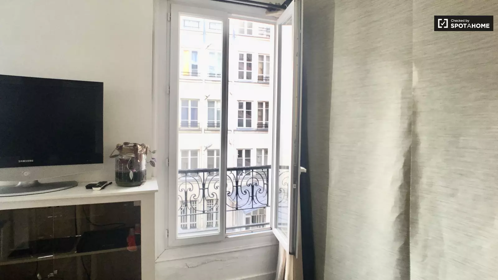 Flat Rue Émile Level in Paris