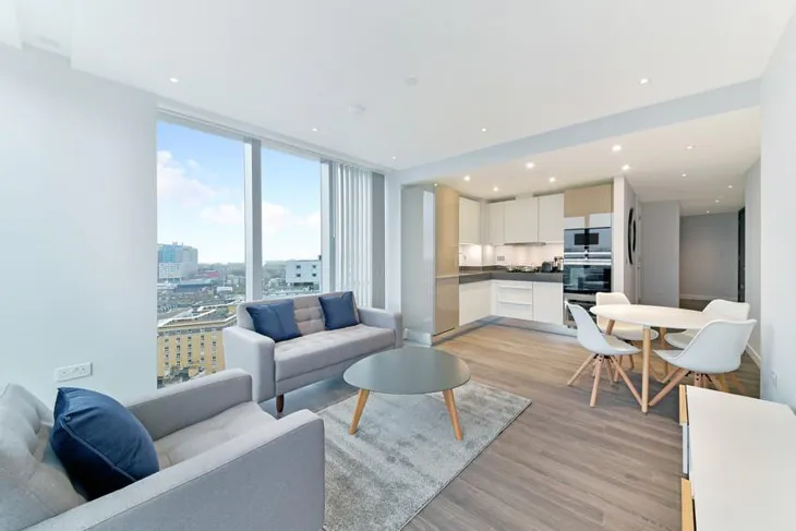 Flat Alie Street in Greater London