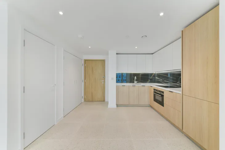 Flat Cendal Crescent in Greater London