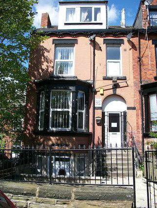 Flat Hyde Park Road in Leeds
