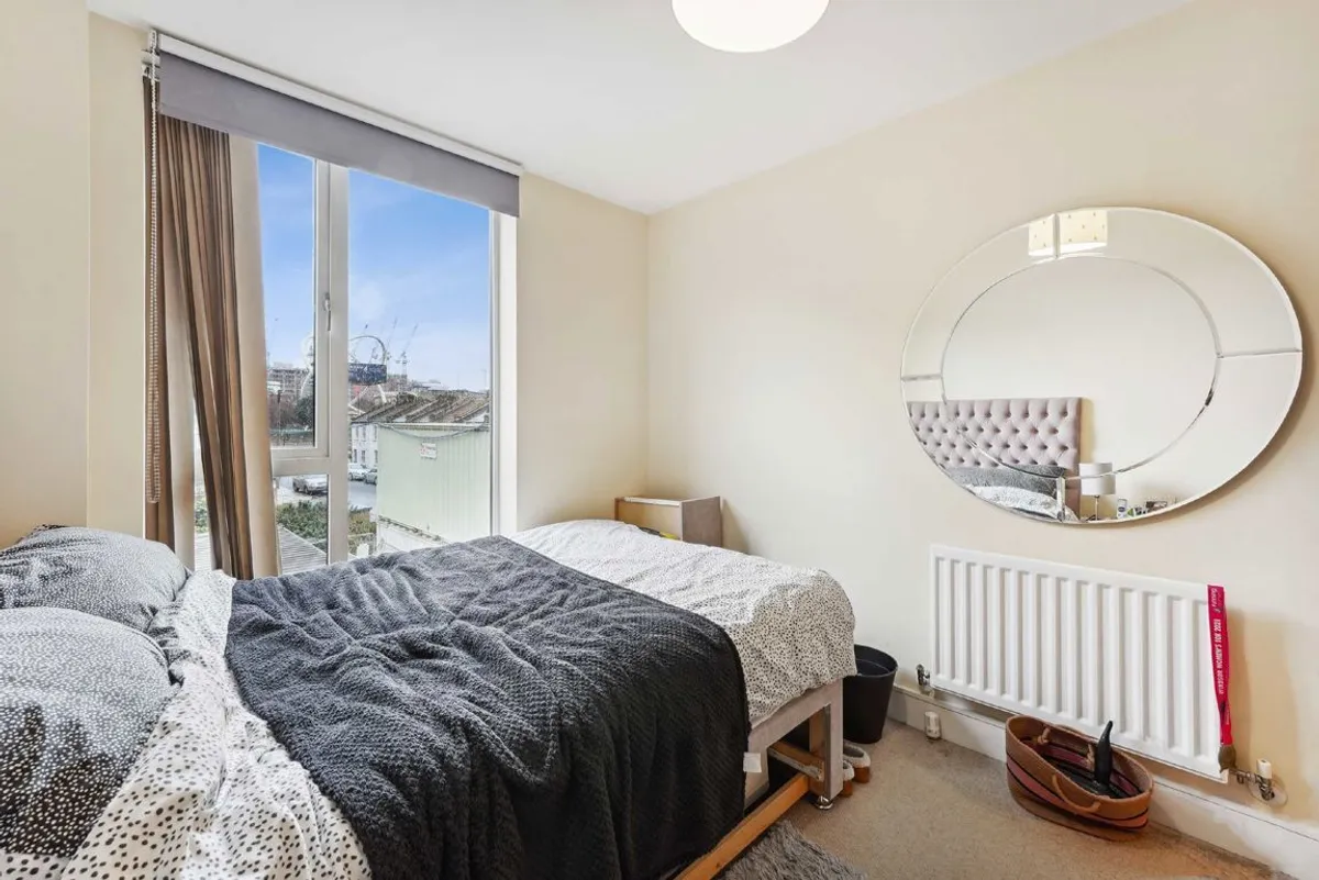 Flat Eltringham Street in Greater London
