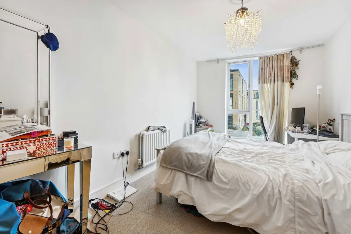 Flat Eltringham Street in Greater London