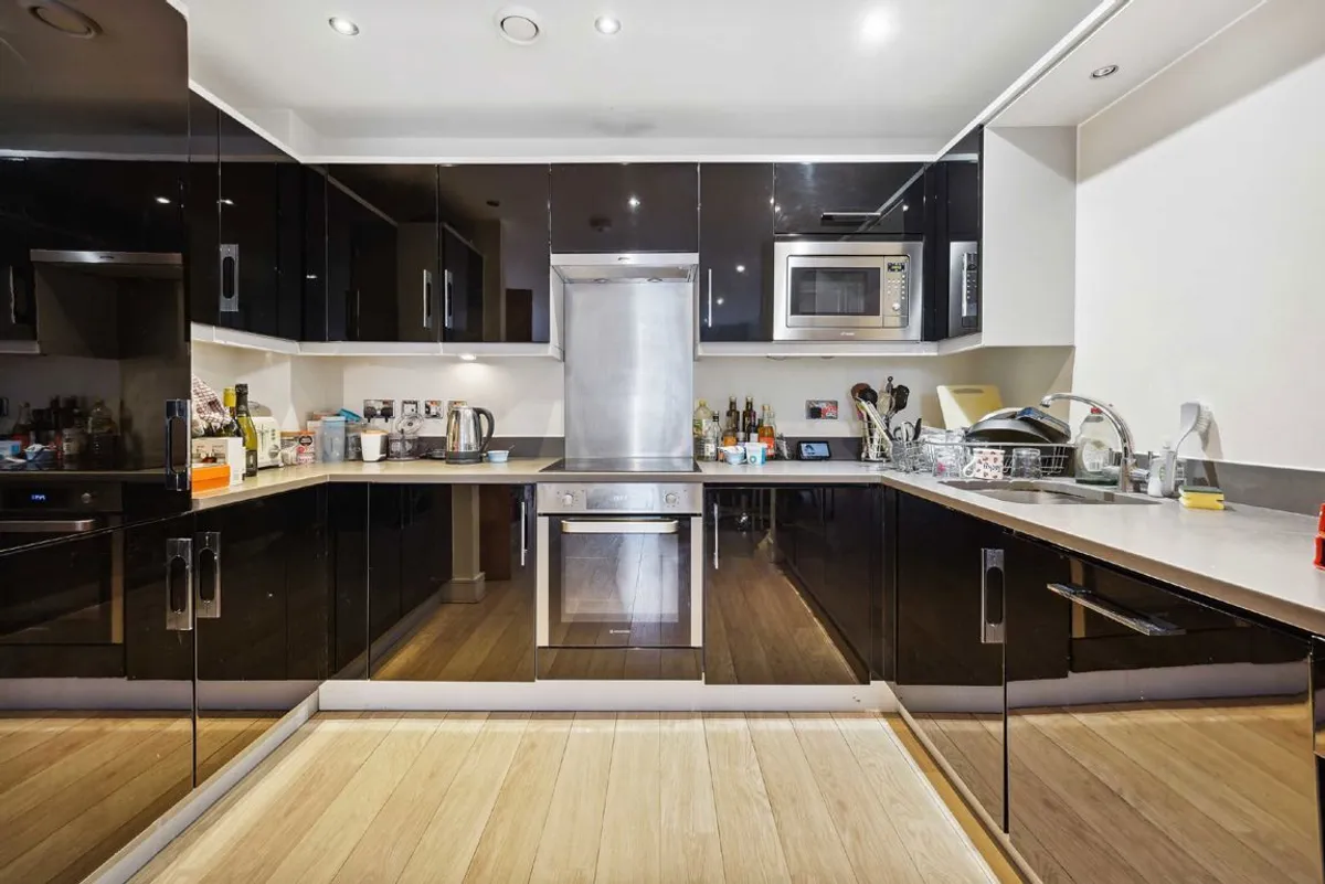 Flat Eltringham Street in Greater London