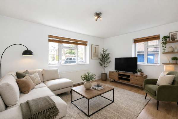 Flat Upper Richmond Road West in Greater London