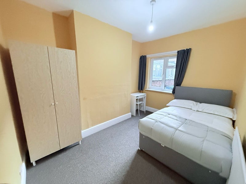 Room Bath Street in Rugby