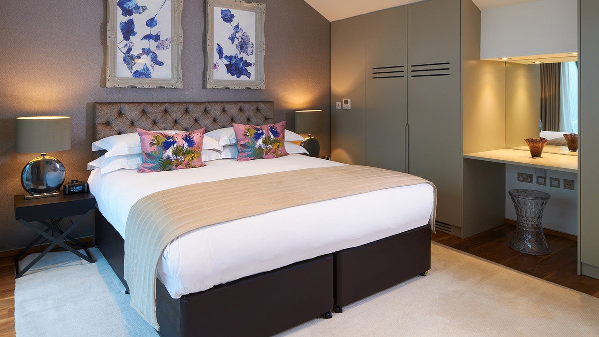 Flat Cheval Place in Greater London