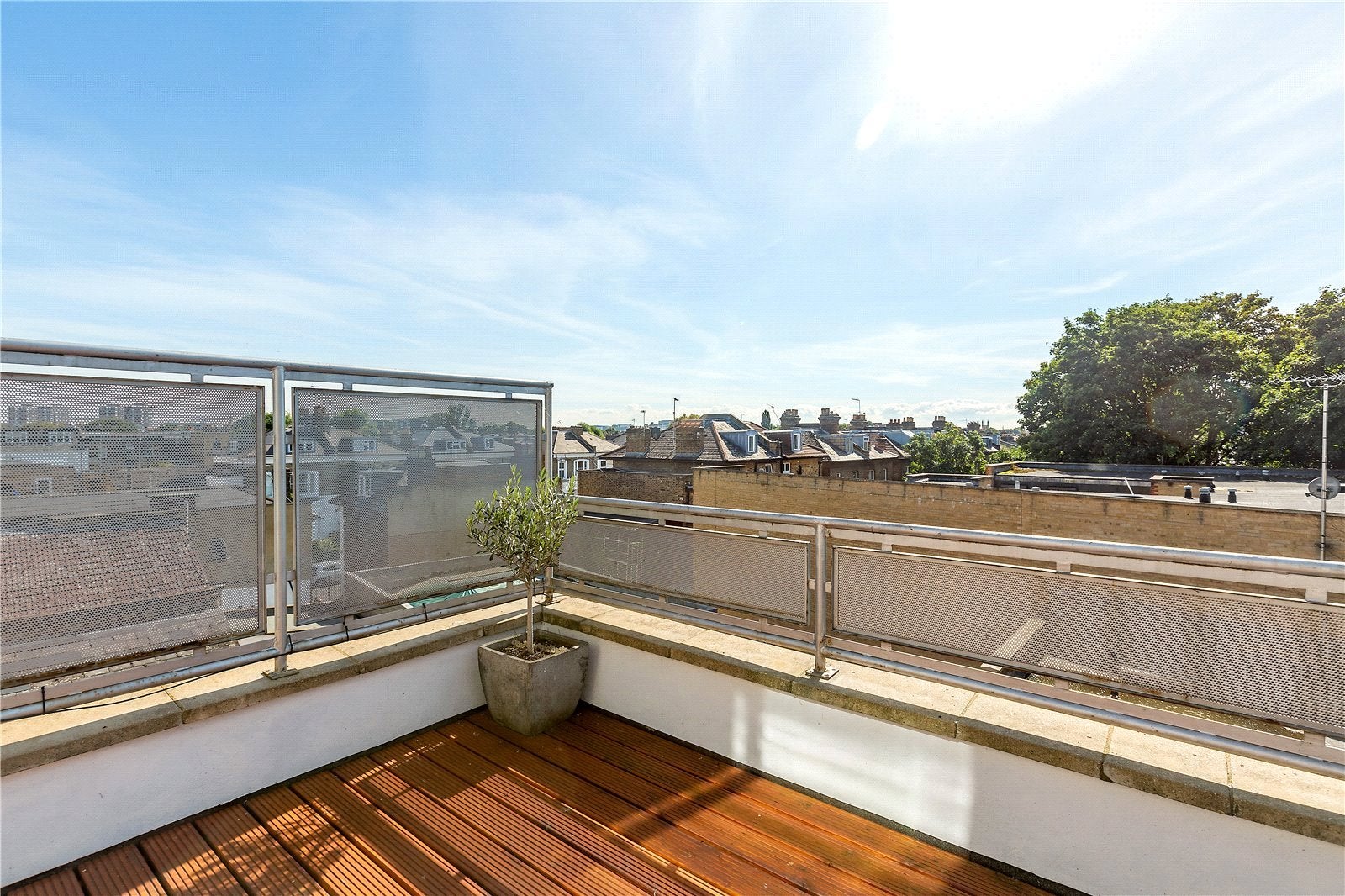 Flat Uxbridge Road in Greater London