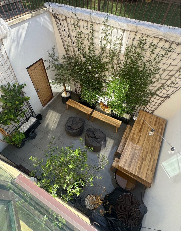 Room High Road in Greater London