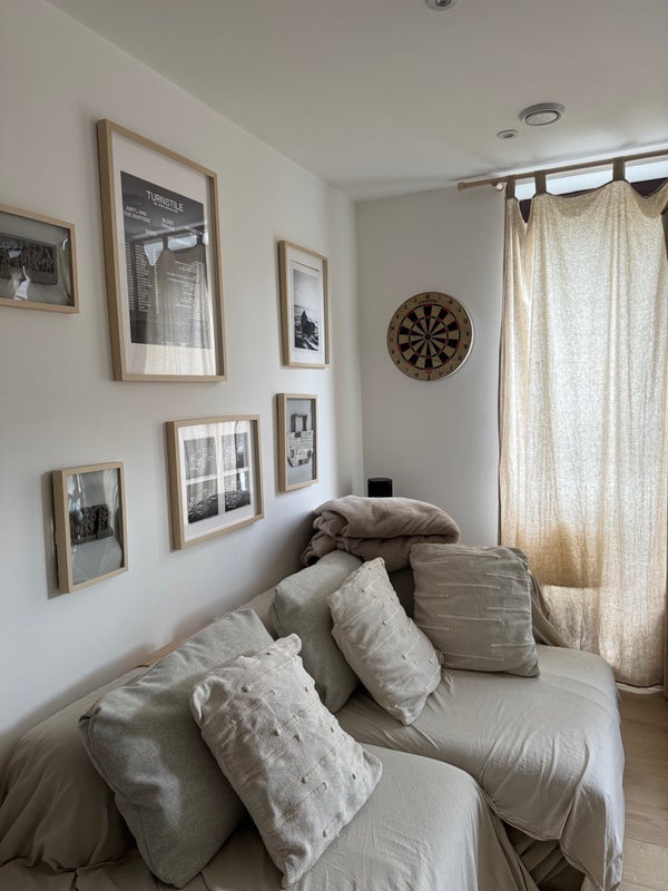 Room High Road in Greater London