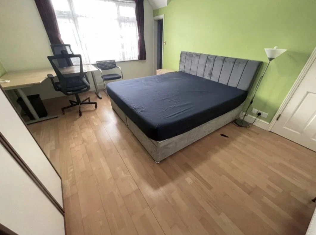 Room Oakleigh Court in Greater London