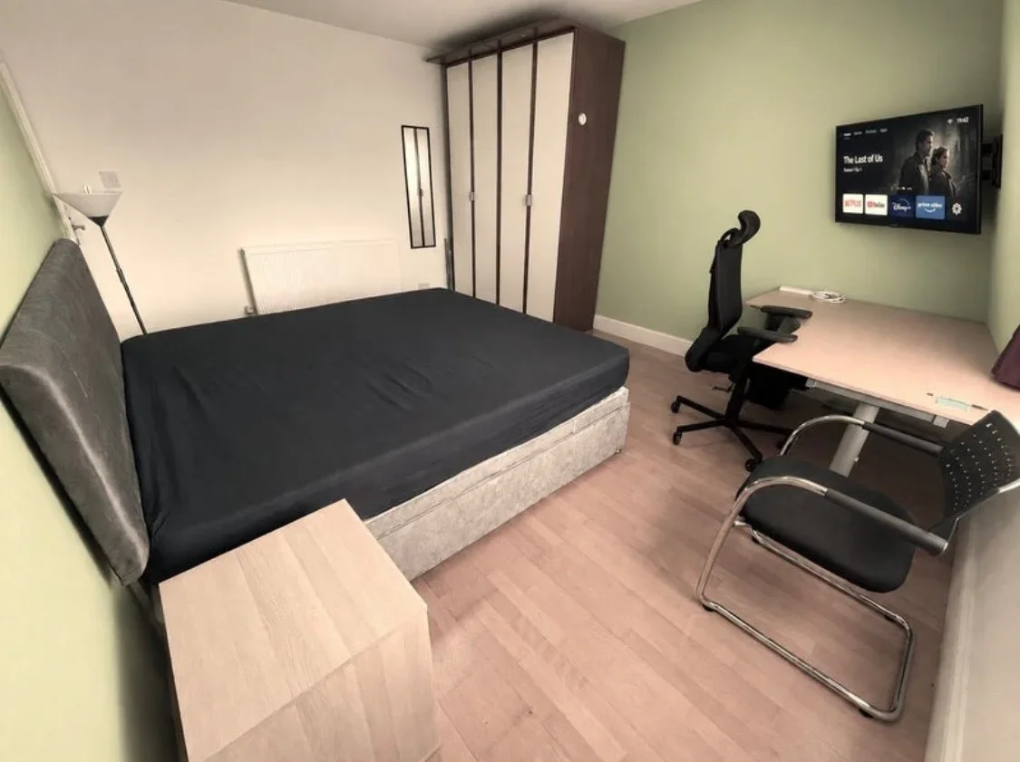 Room Oakleigh Court in Greater London
