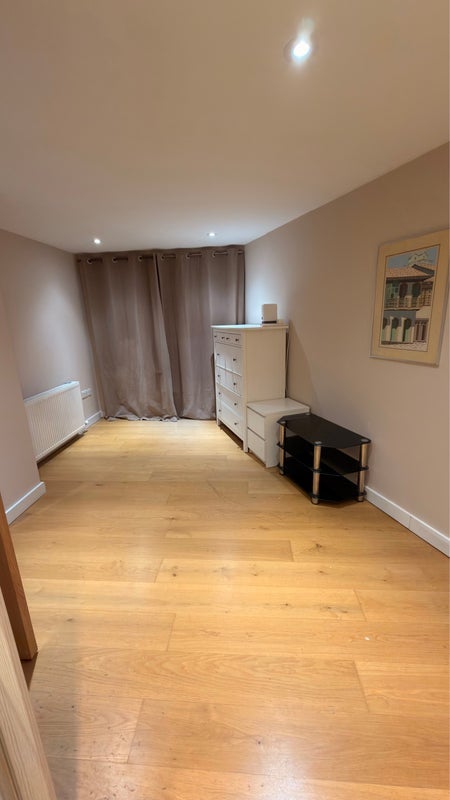 Room Theberton Street in Greater London