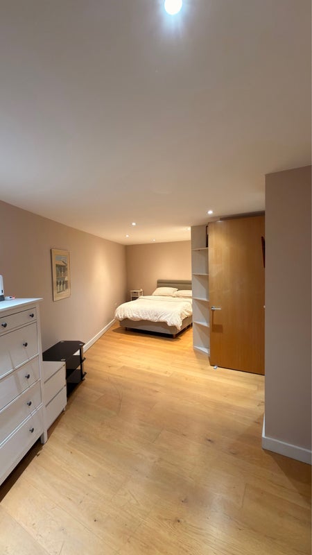 Room Theberton Street in Greater London