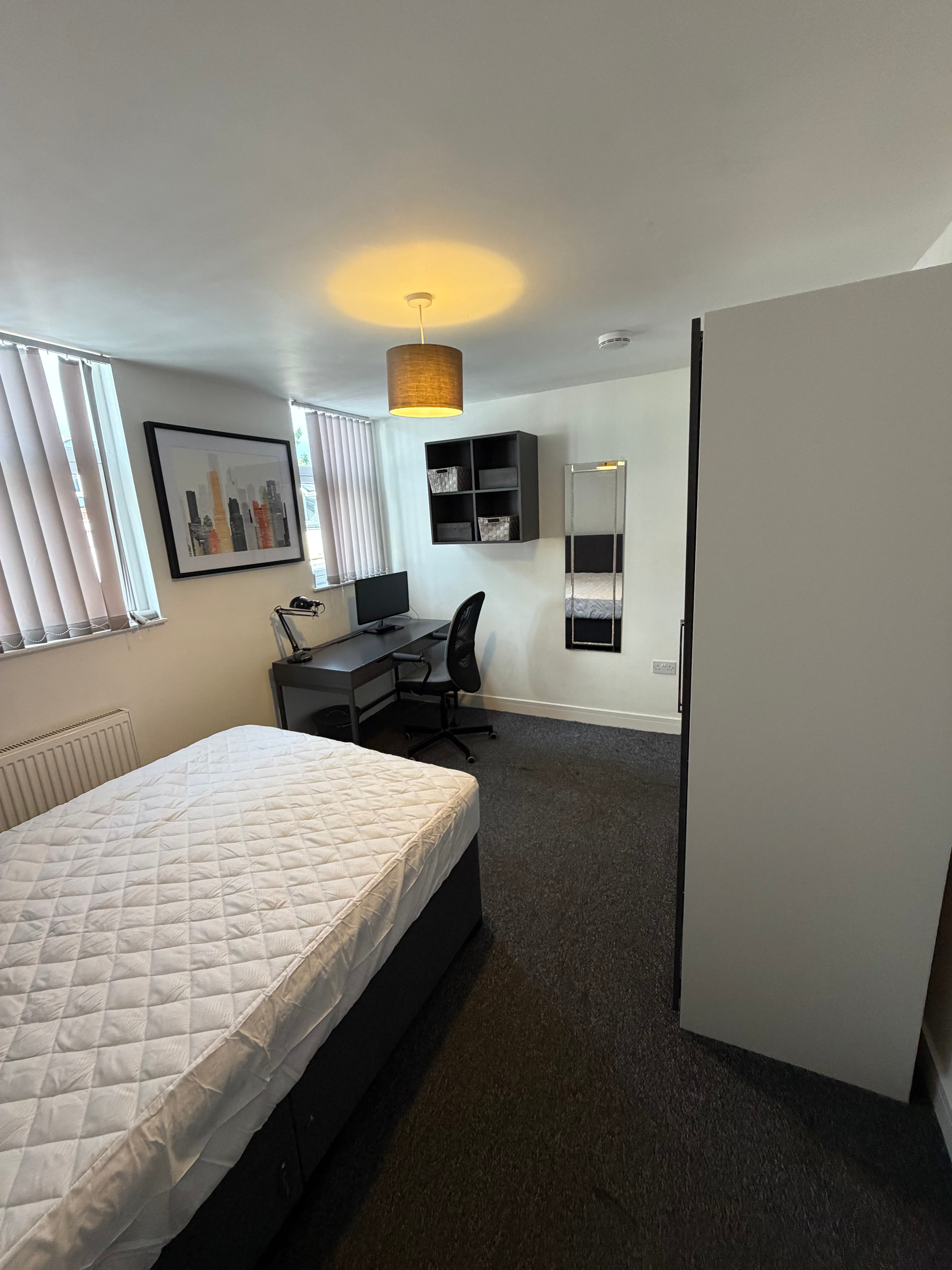 Room Dawlish Road in Birmingham