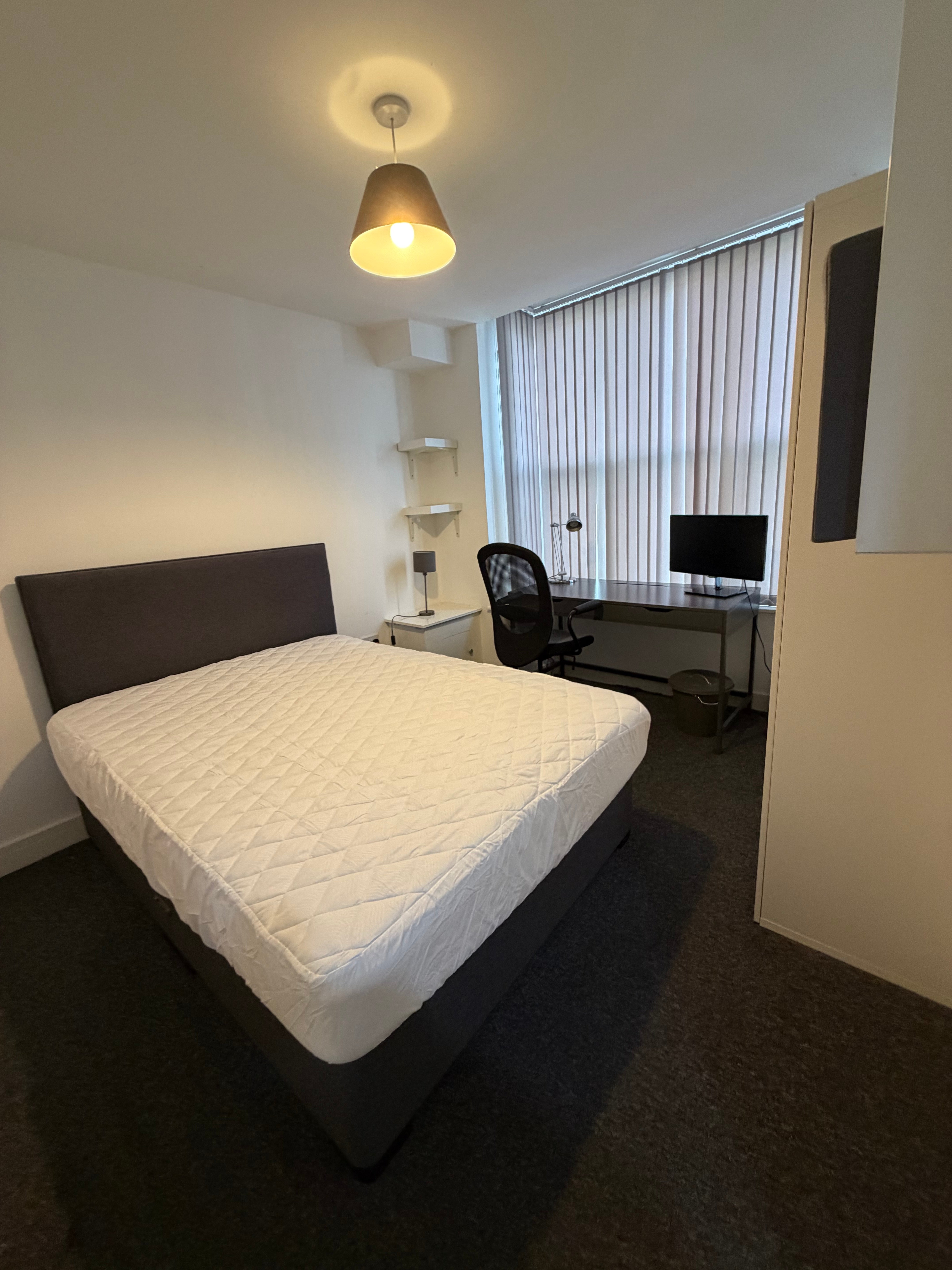 Room Dawlish Road in Birmingham