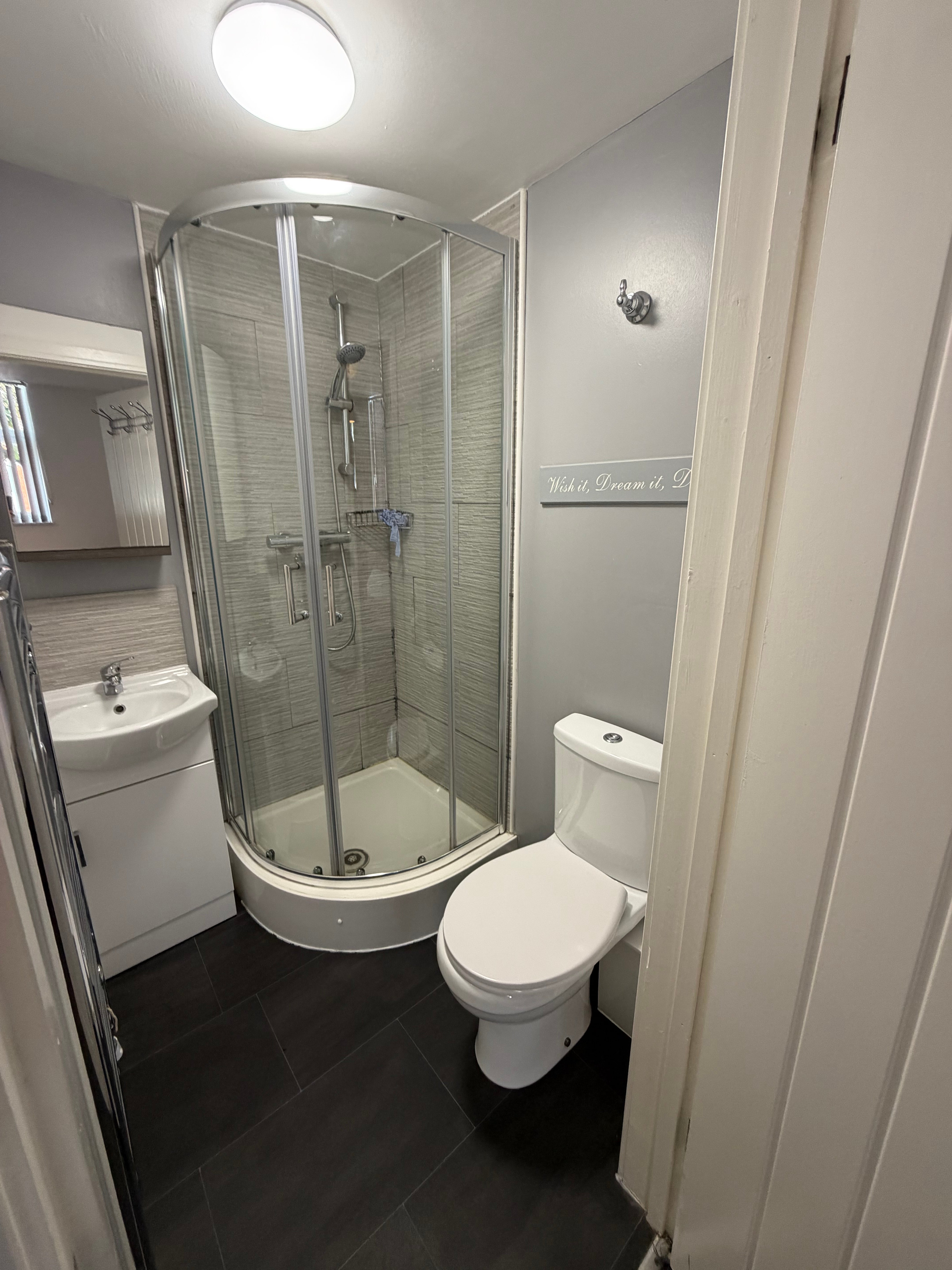 Room Dawlish Road in Birmingham