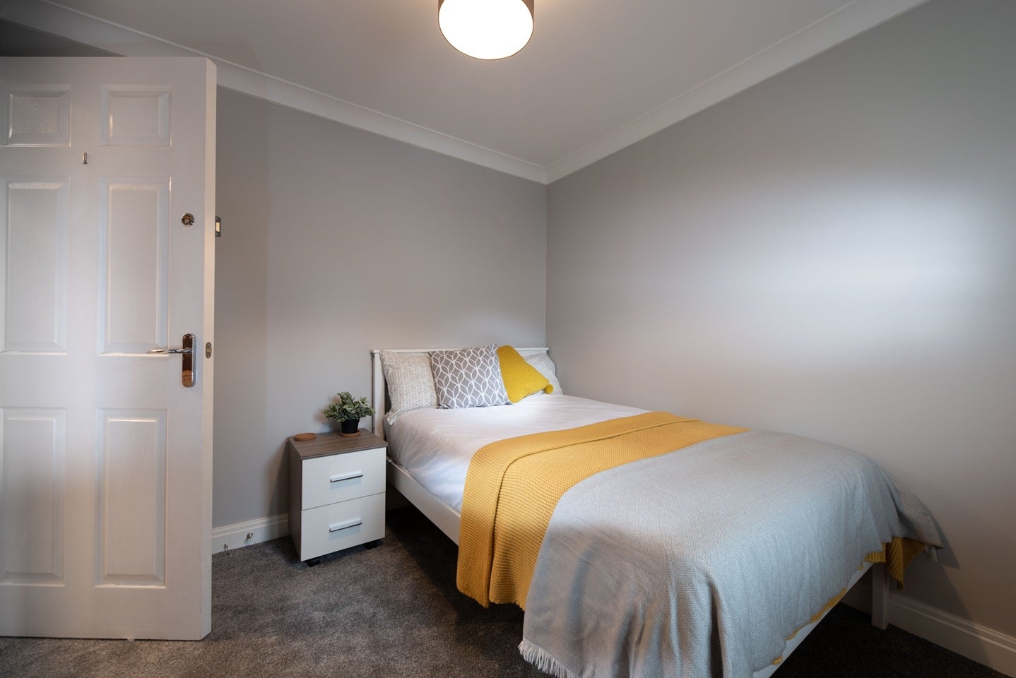 Room Trubshaw Close in Bristol