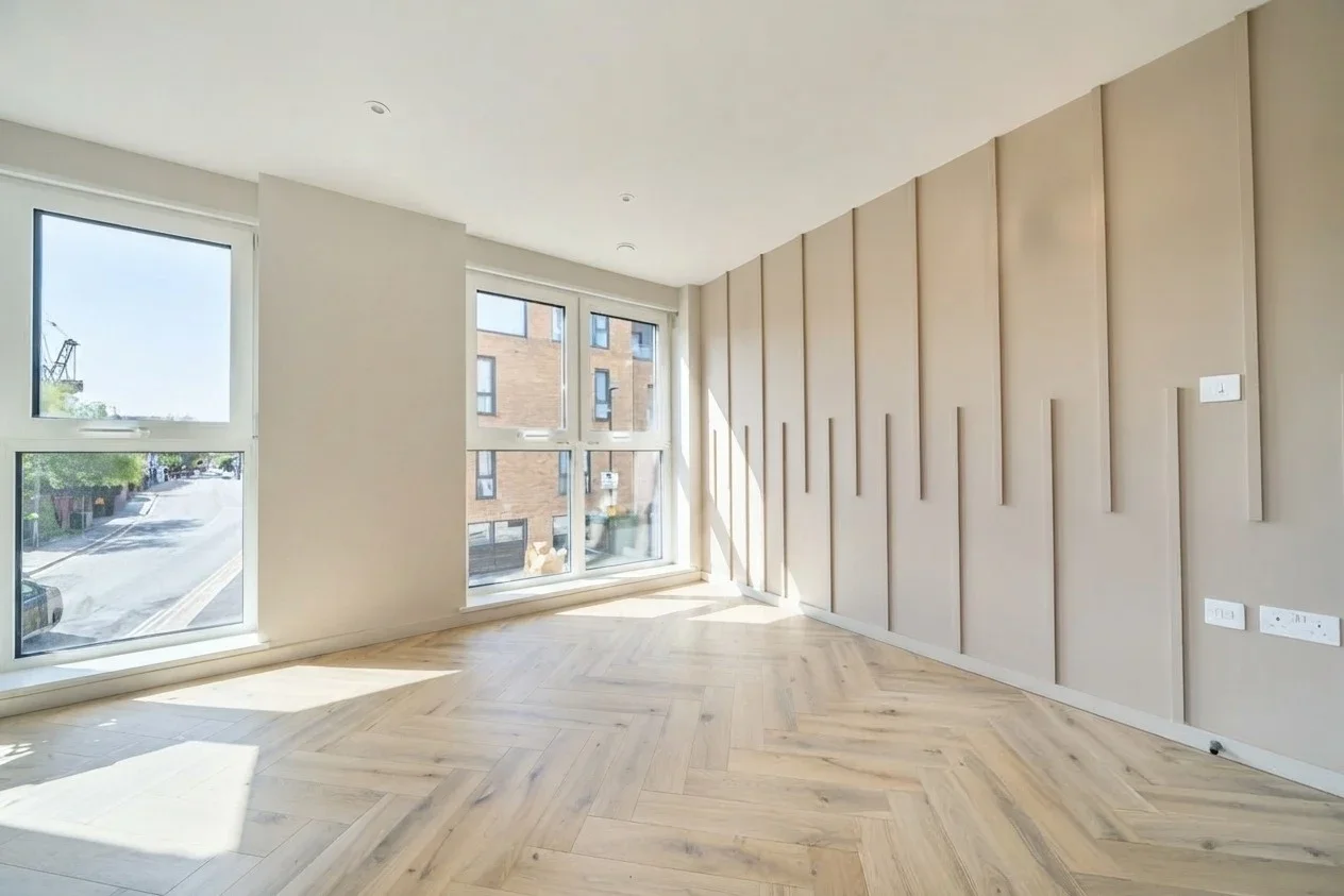 Flat Palmerston Road in Greater London