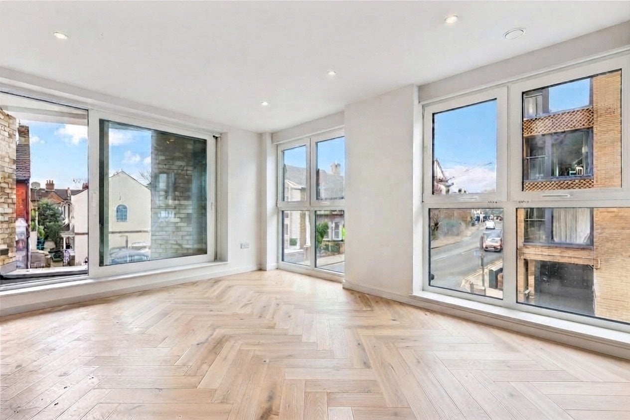 Flat Palmerston Road in Greater London
