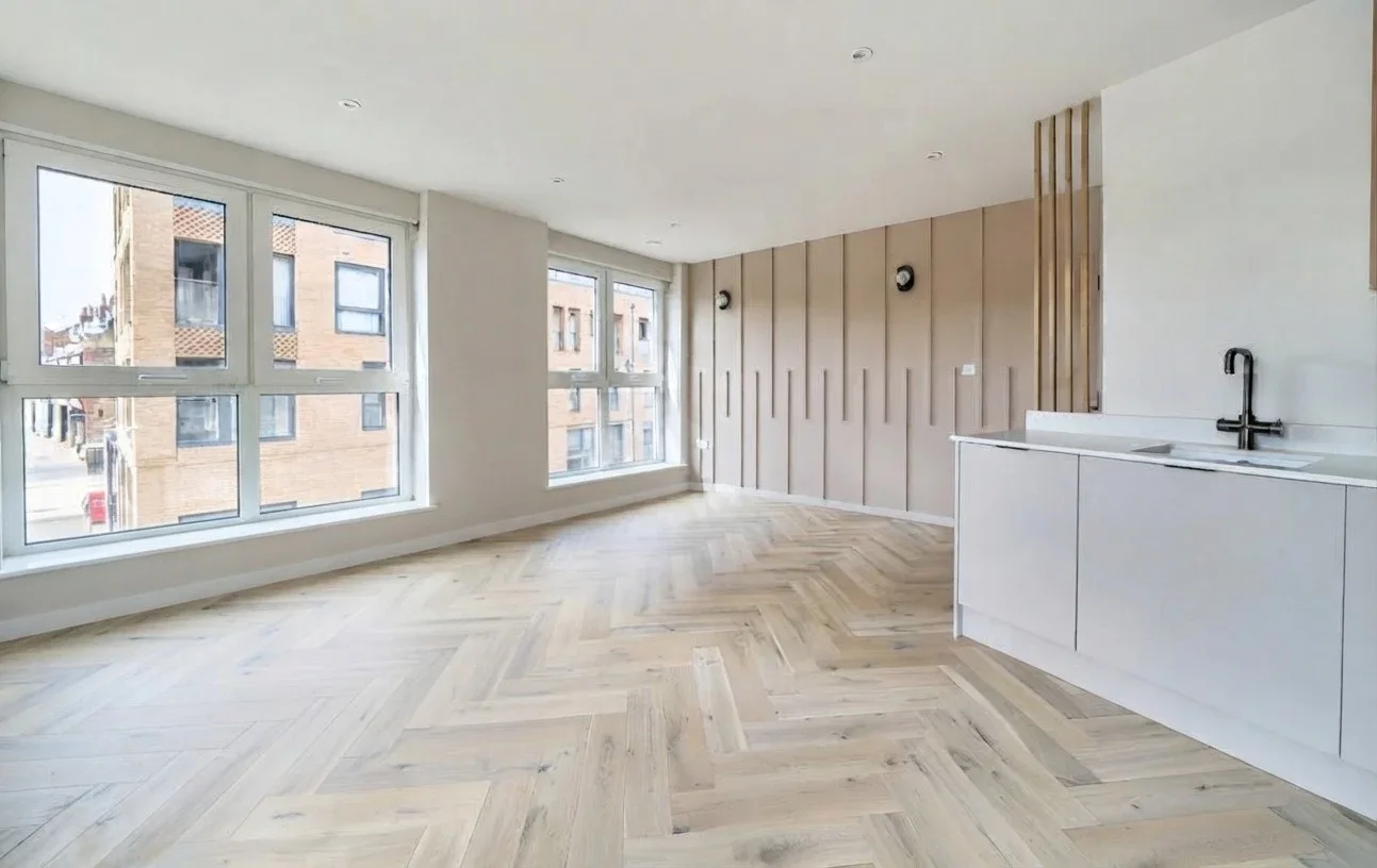 Flat Palmerston Road in Greater London