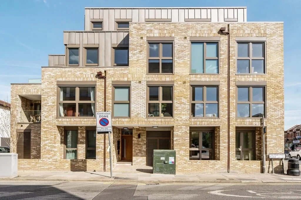 Flat Palmerston Road in Greater London