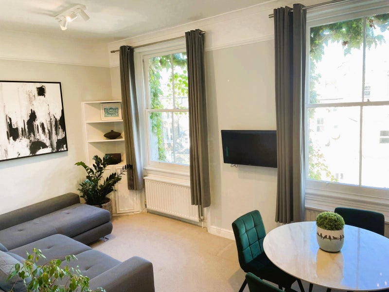 Room Earl's Court Square in Greater London