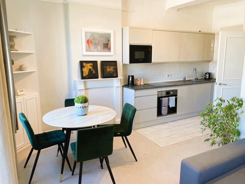 Room Earl's Court Square in Greater London