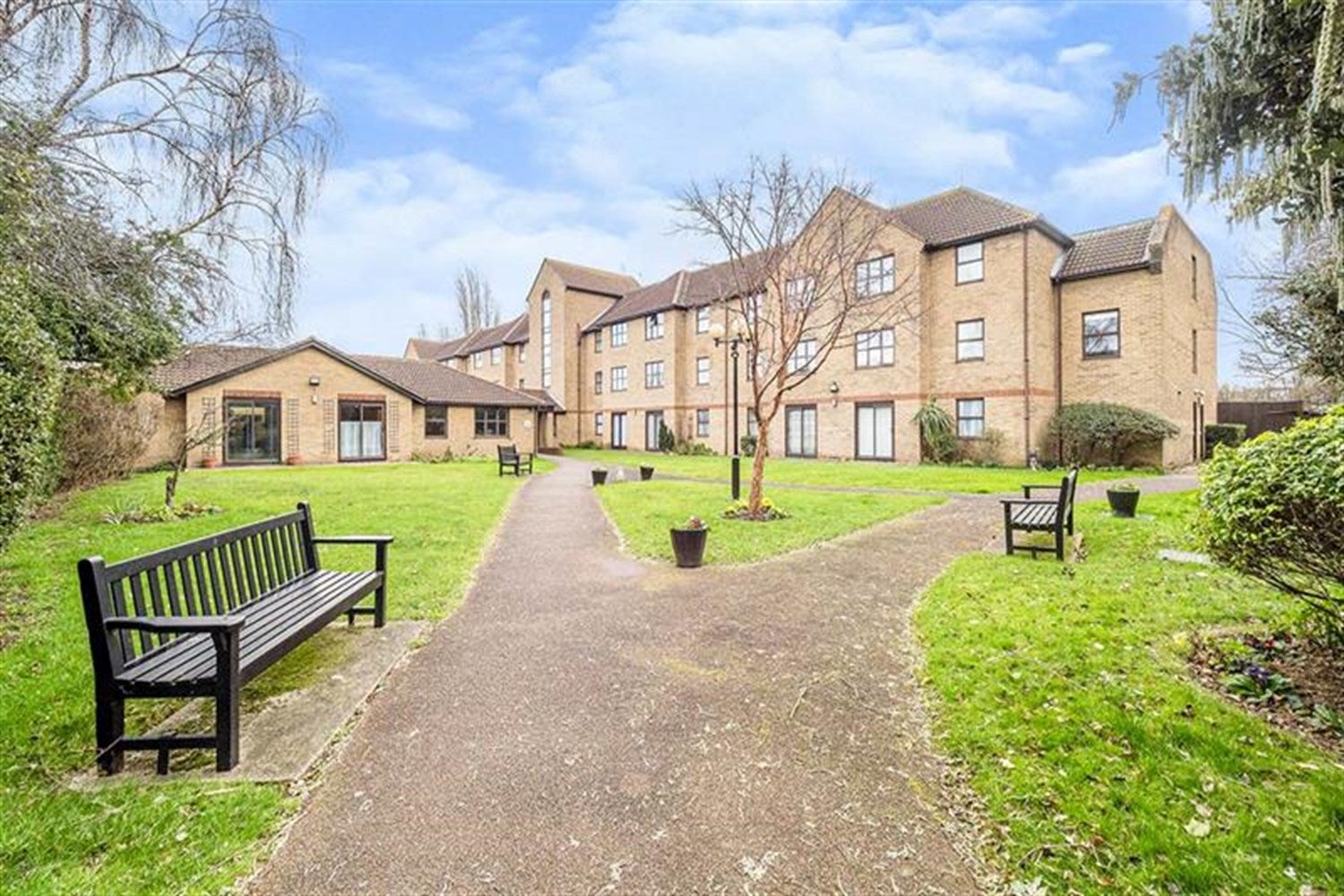Flat Anne Mews in Greater London