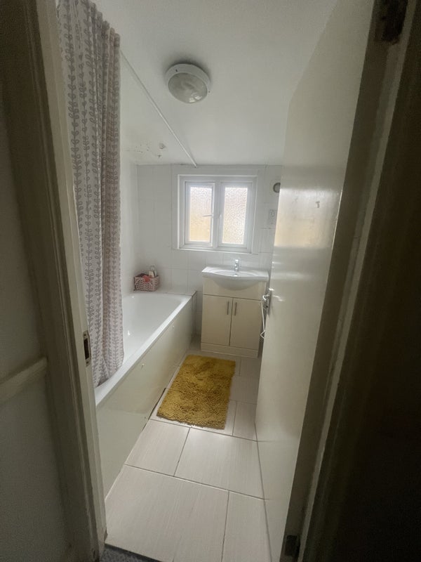Room Whitburn Road in Greater London