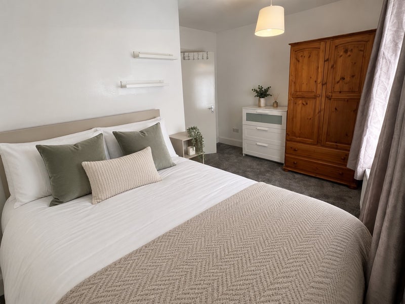 Room Whitburn Road in Greater London