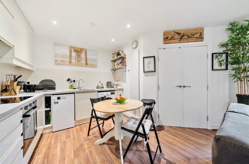Room Fairfield Road in Greater London