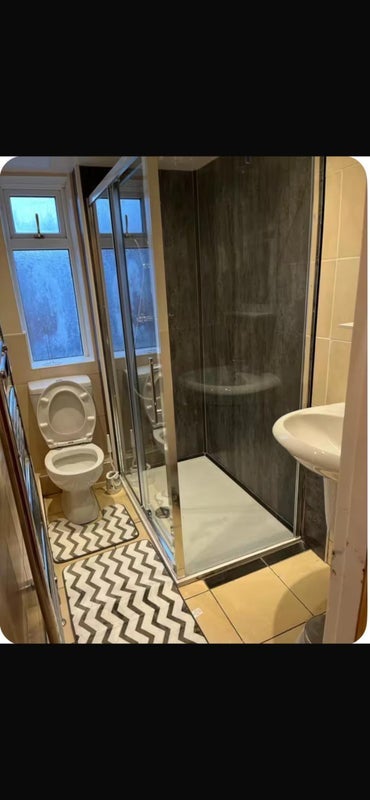 Room Ovington Grove in Newcastle upon Tyne