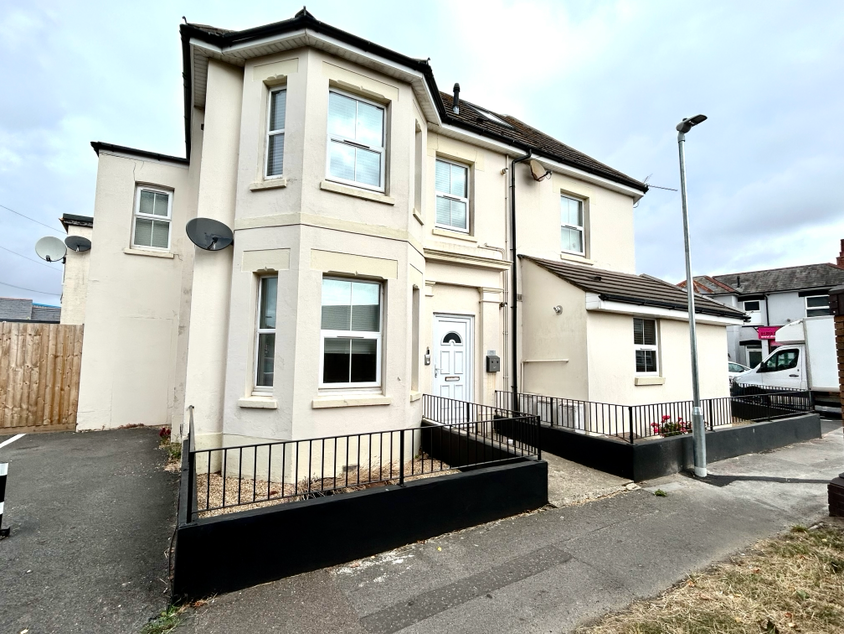 Flat Ashley Road in Bournemouth