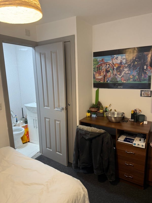 Room Exeter Road in Birmingham