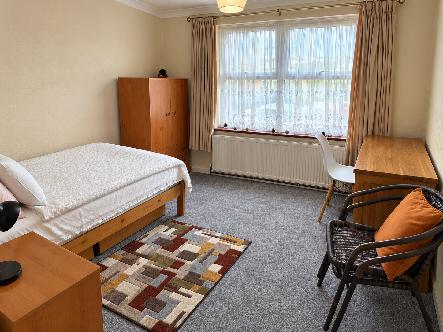Room Gordon Road in Strood