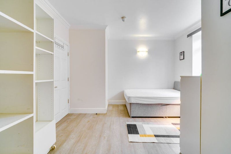 Room Blakesley Avenue in Greater London