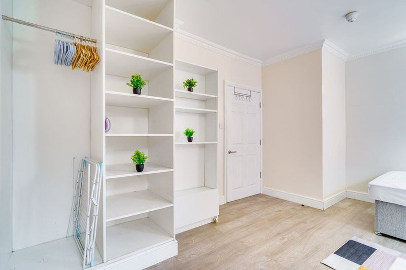 Room Blakesley Avenue in Greater London