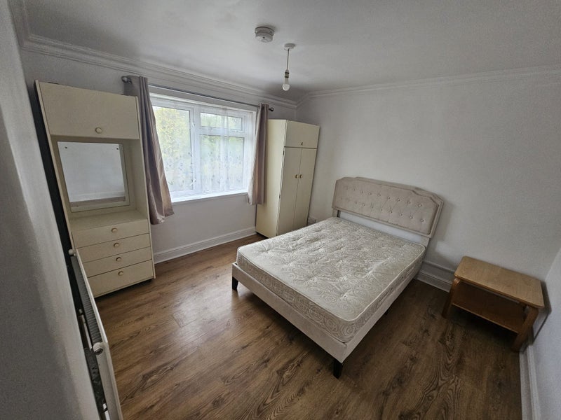 Room Pines Road in Chelmsford