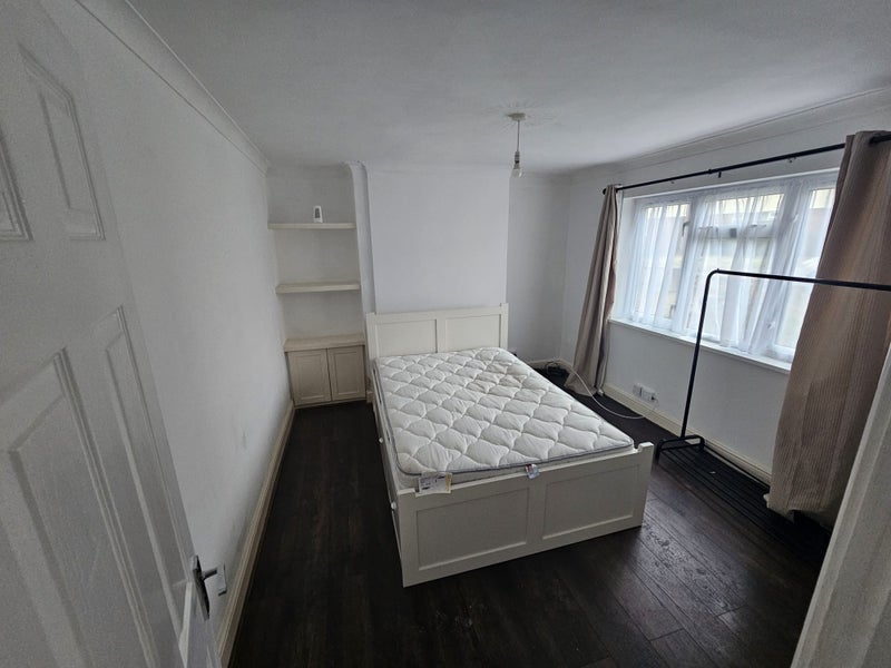 Room Pines Road in Chelmsford