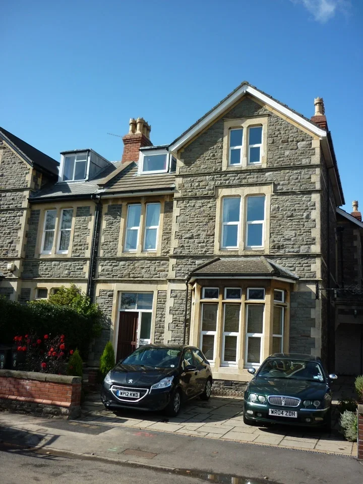 Flat Cotham Lawn Road in Bristol