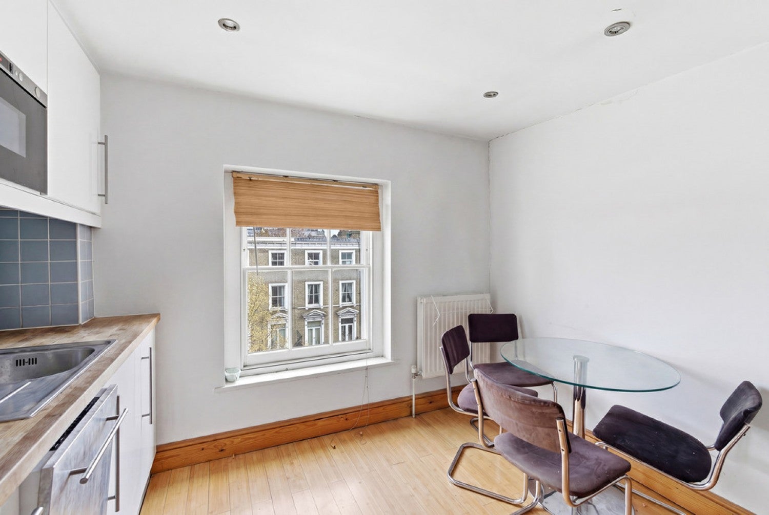 Flat Hortensia Road in Greater London