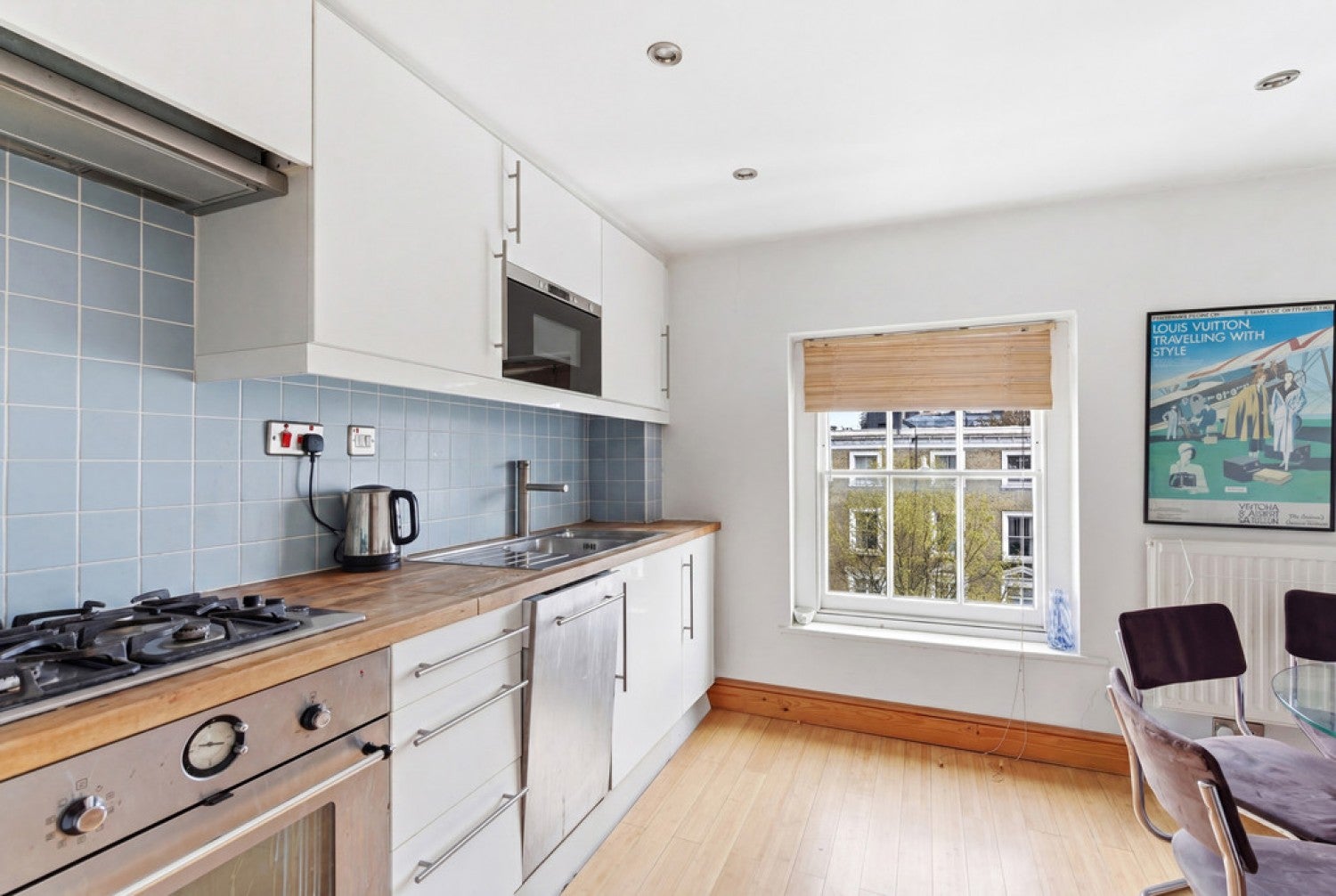 Flat Hortensia Road in Greater London