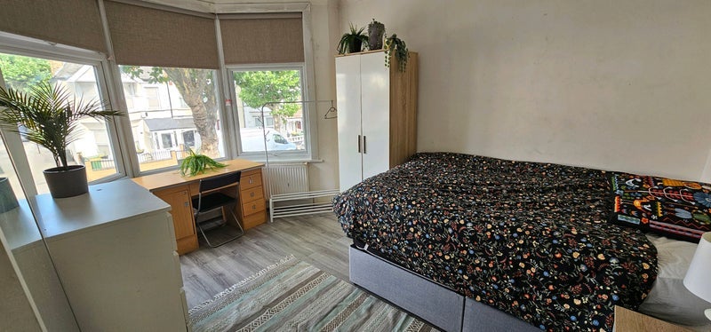 Room Hatherley Gardens in Greater London