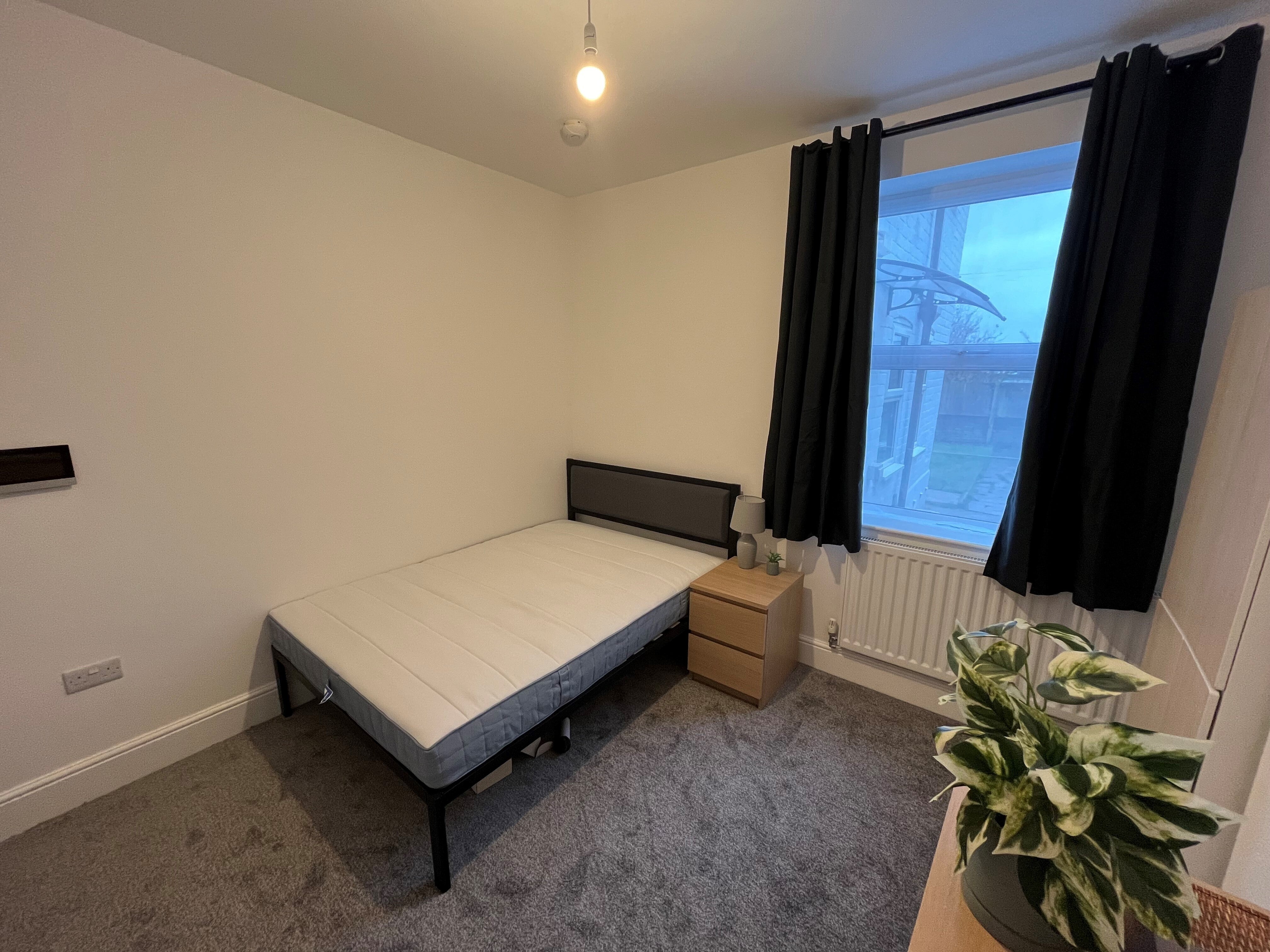Room West Hill Drive in Mansfield Woodhouse